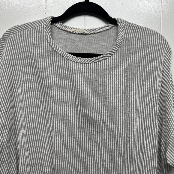 Tiffany & Grey Short Sleeve Ribbed Gray Top Women's Size XL Petite - Picture 3 of 11